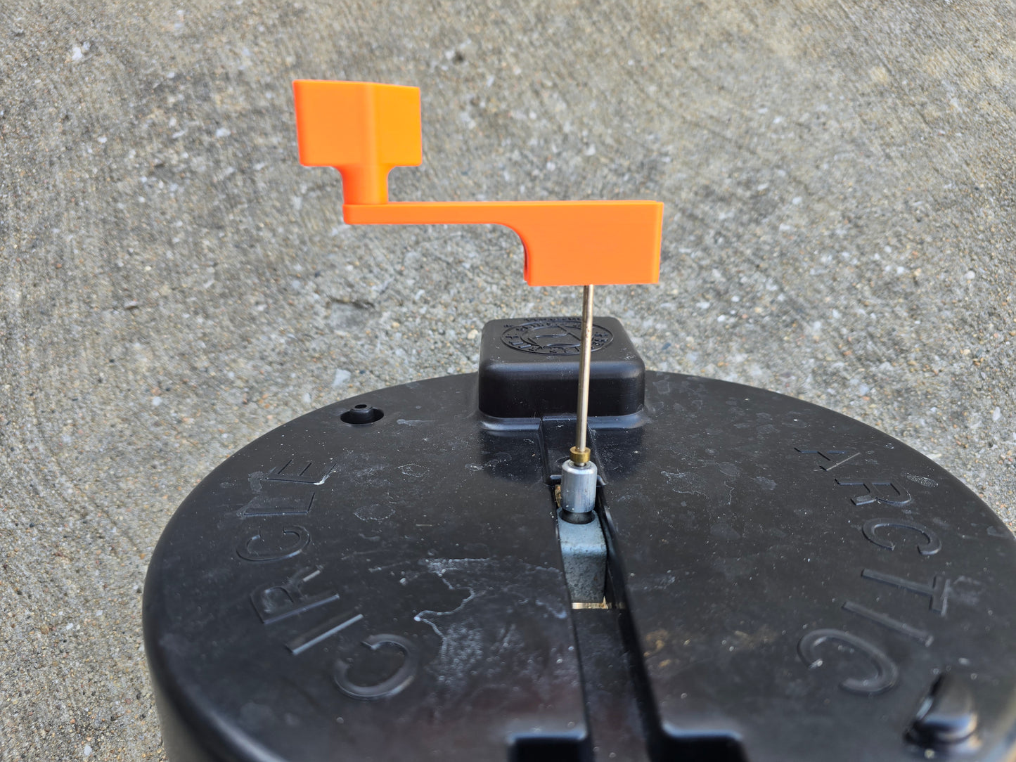 side view of tipup winder on beaver dam tipup