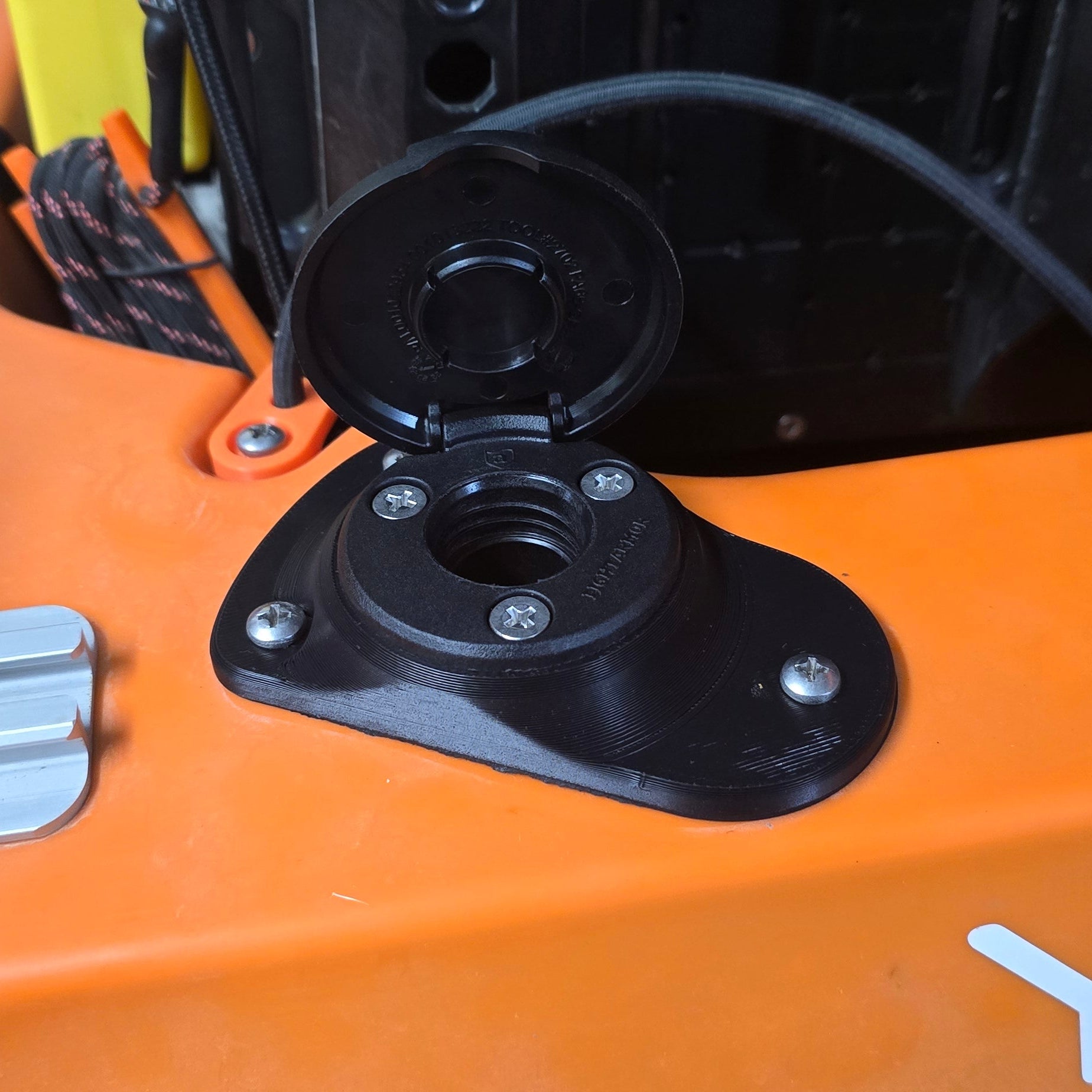 Attwood LightArmor Base Plate