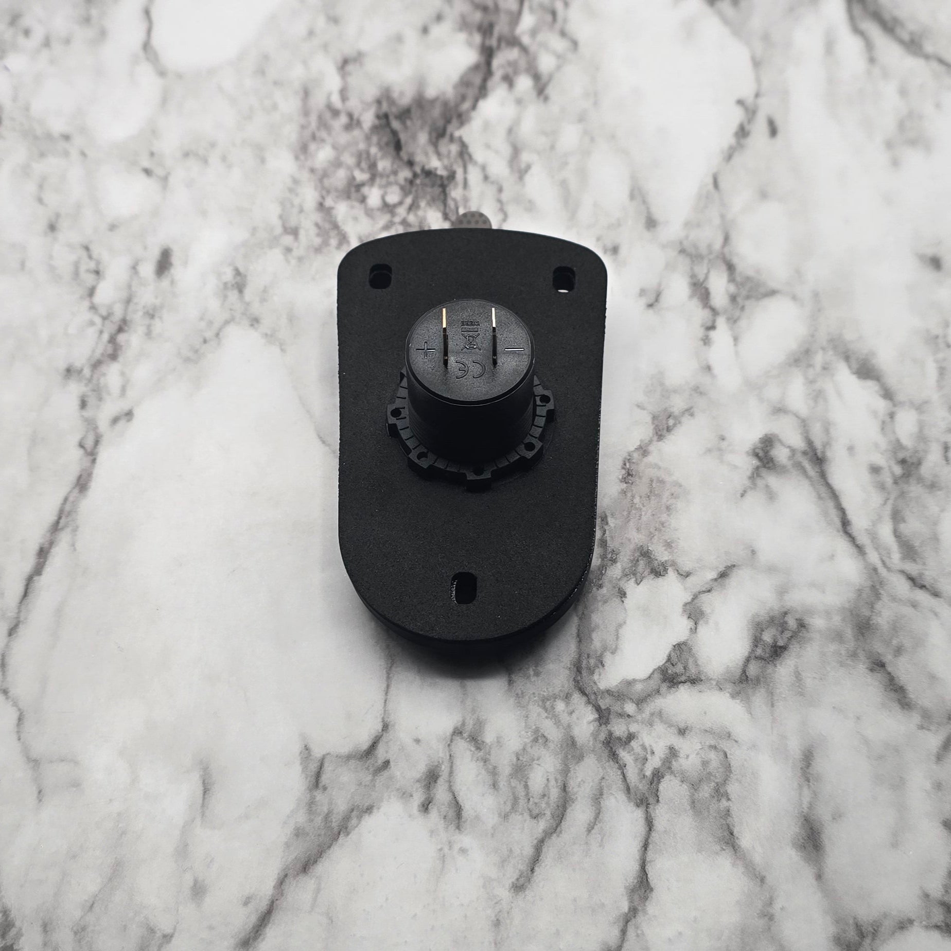 Outlet plate showing how the outlet is installed