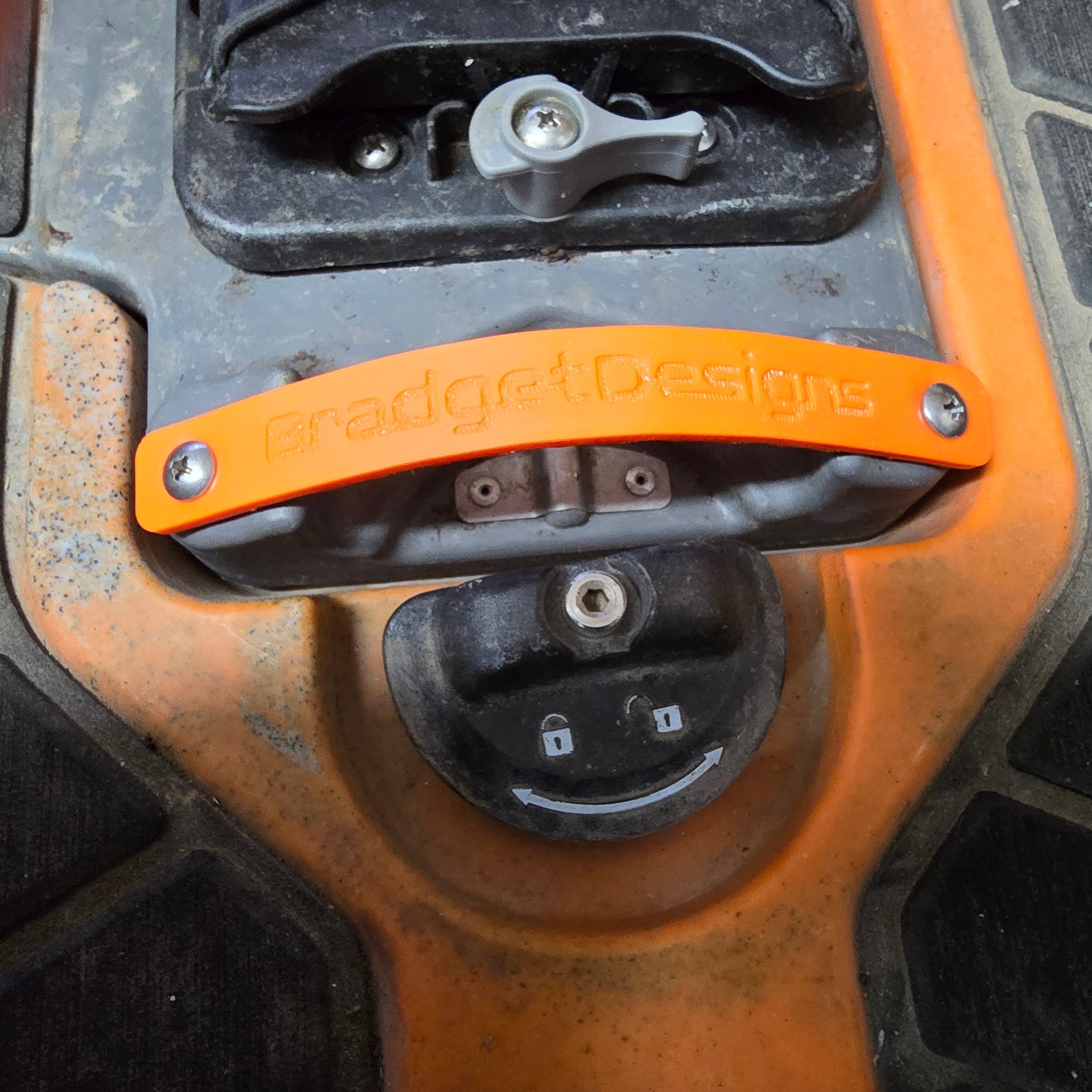 PDL strap installed on PDL unit