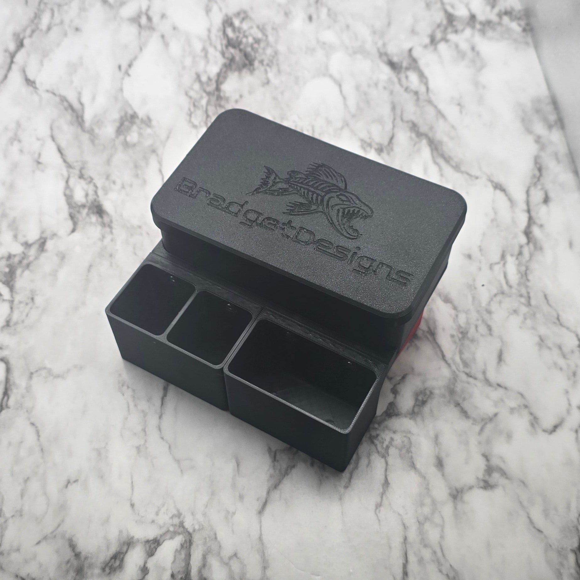 Tray with lid and pockets