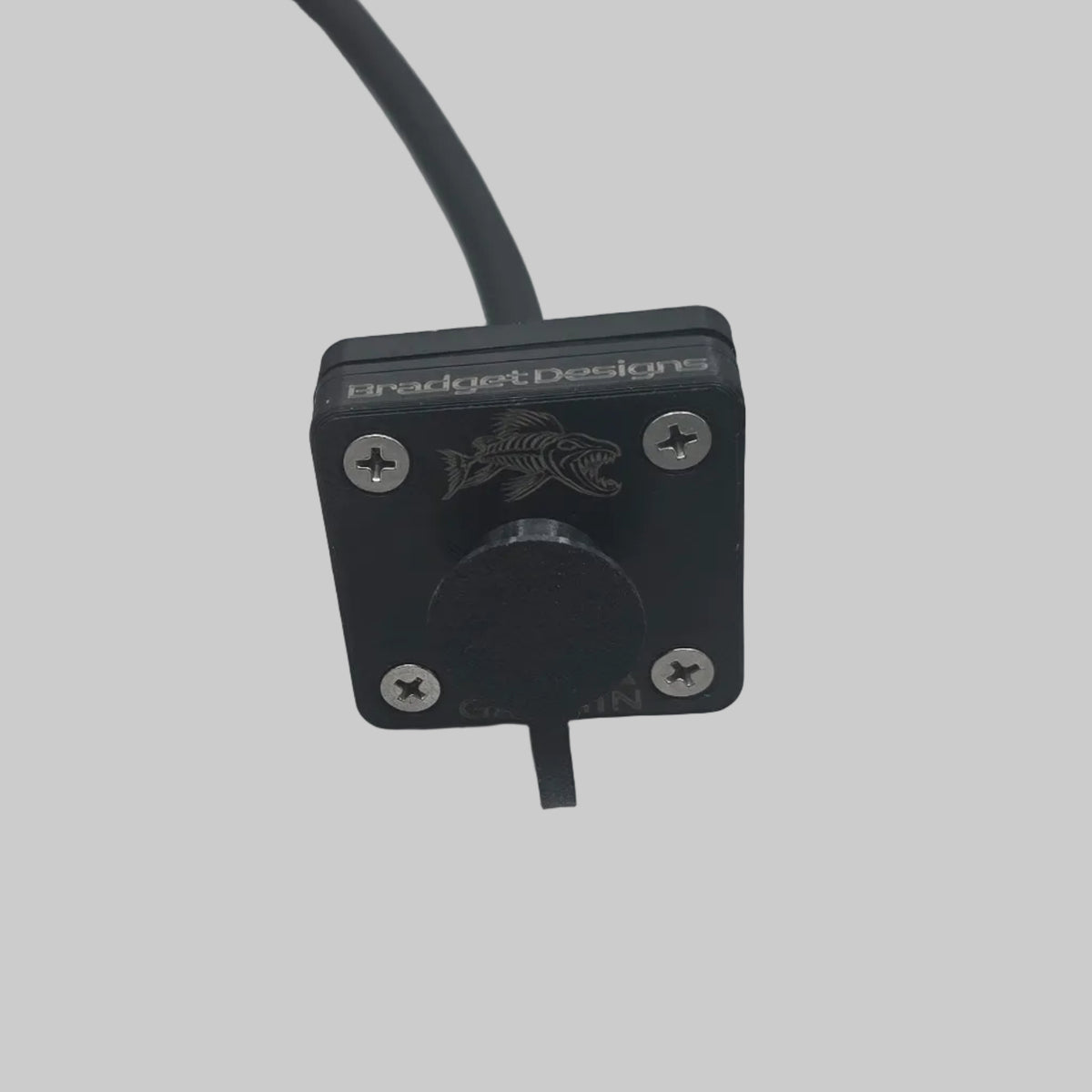 Square bulkhead with cable