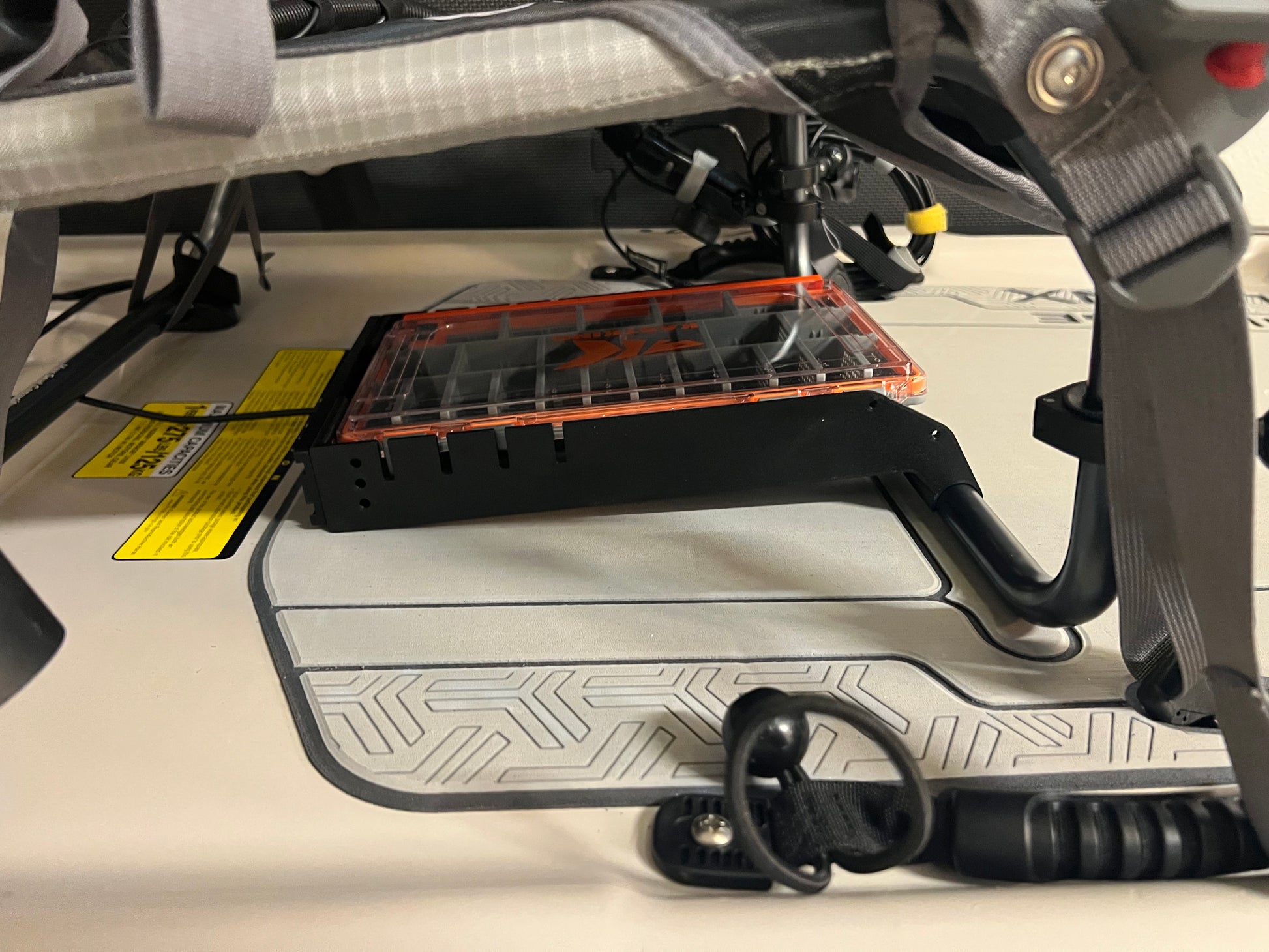 Single tray set installed